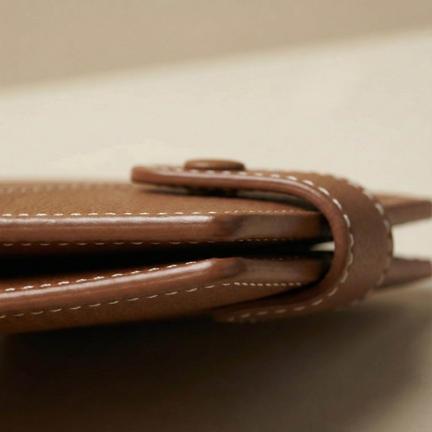 STAN Trovane Mens Leather Wallet Closeup Tan