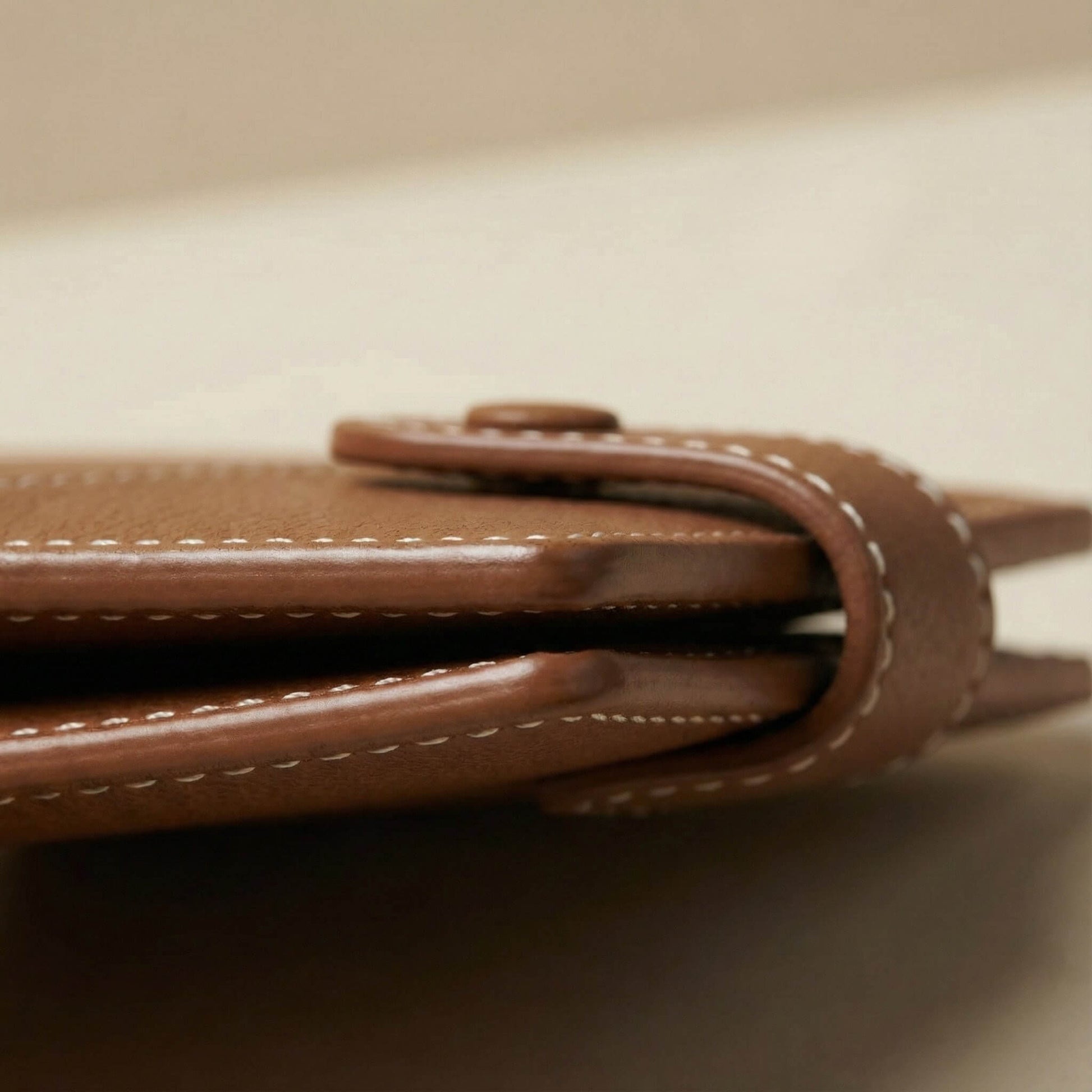 STAN Trovane Mens Leather Wallet Closeup Tan
