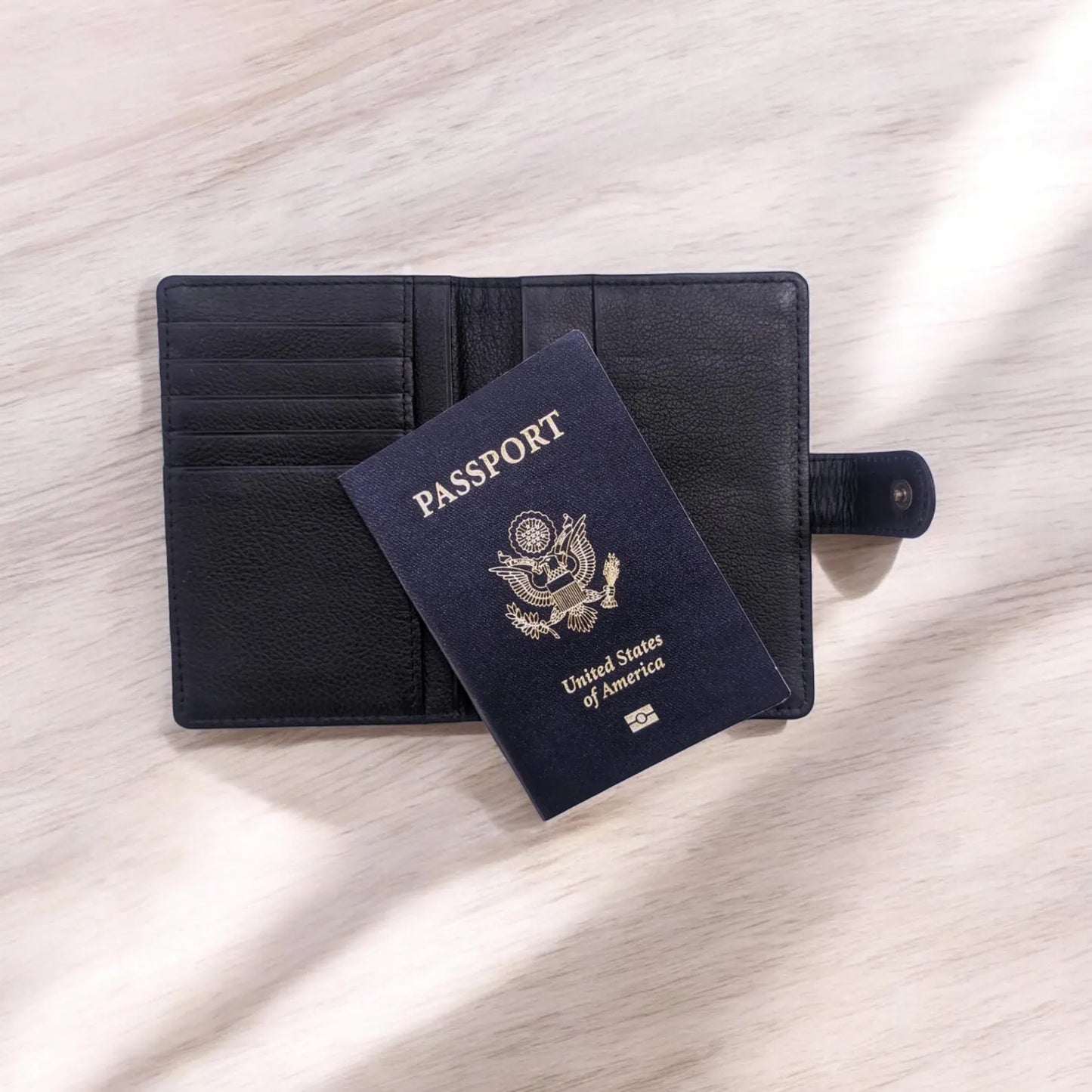 Nomad Snap Leather Passport Holder