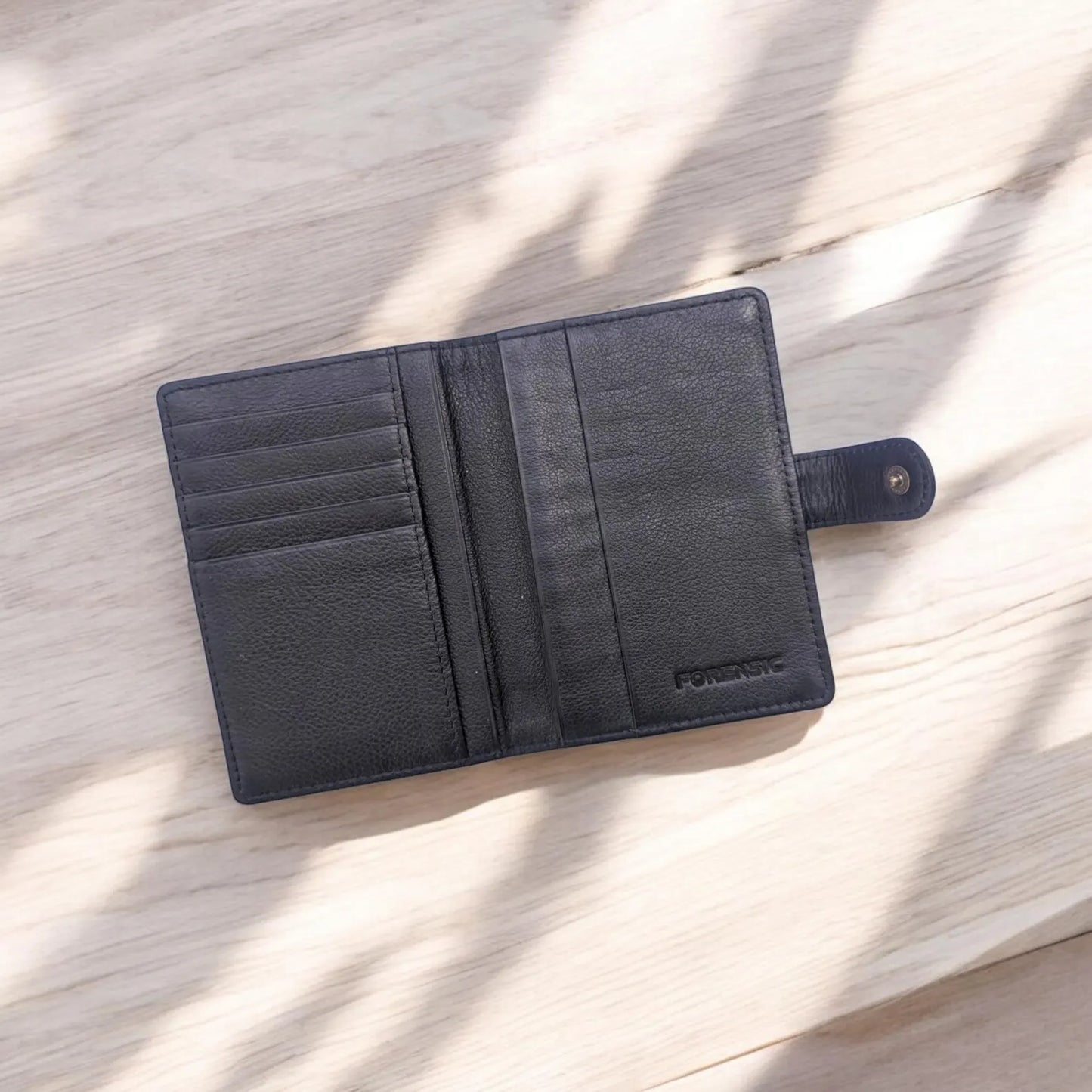 Nomad Snap Leather Passport Holder