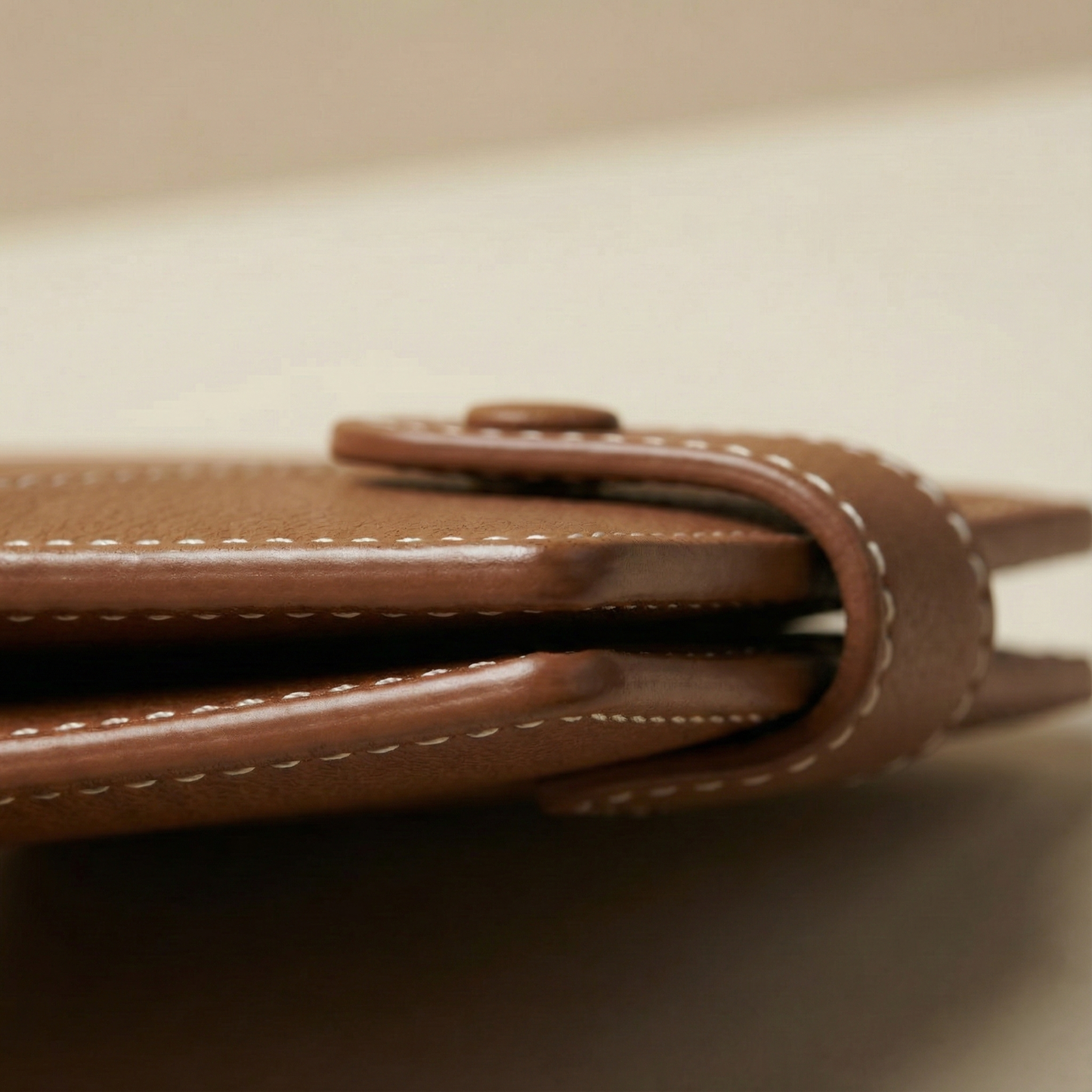 STAN Trovane Mens Bifold Leather Wallet Closeup Saddle Tan